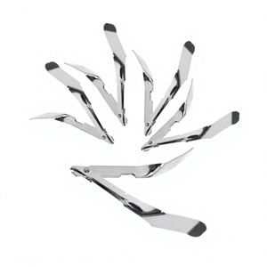 Dispositif de retrait des clous en acier inoxydable 304 pour la prise d'échantillons cutanés postopératoires et le retrait des sutures, réutilisable - Product Image 1