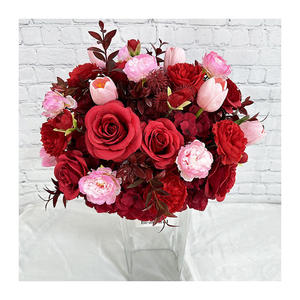Arreglo Romántico de Rosas de Seda Rojas con Flores Rosadas Mixtas, Ramo de Flores Artificiales Hecho a Mano, Centro de Mesa para el Día de San Valentín - Product Image 3