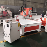 Routeur CNC à bois Routerstar 3KW avec système de contrôle NC Studio, moteur simple 3 axes 3.5KW, zone de travail 4ft x 8ft, 220V/380V Haute Performance