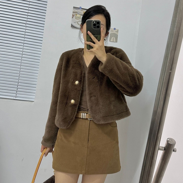Women Cropped Faux Fur Jacket Coat Vintage V-Neck Long Sleeve Chic Tops Single Breasted Faux Fur Coat for Ladies