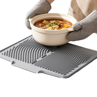 Tapis de table en silicone moderne, carré, réutilisable, imperméable, résistant à la chaleur et antidérapant pour cuisine, support pour casseroles et assiettes, séchage de vaisselle