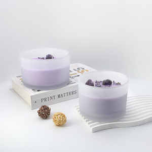 Bougie parfumée 2026 A12M <span class=keywords><strong>Lavande</strong></span> 15oz, conçue en usine, dans un bocal en verre blanc mat avec décor floral pour la décoration de la maison et des fêtes - Product Image 4