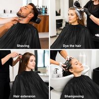 Jubah Potong Rambut Anti Air Bahan Polyester Hitam dengan Logo Kustom untuk Klien Kecantikan Unisex Salon Barber