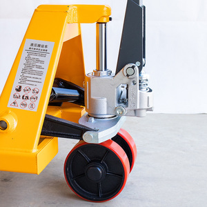 Montacargas Manual Modelo 550, Transpaleta Hidráulica de Acero con Entrada de Cuatro Vías para Carga y Descarga - Product Image 1