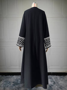 Vente en gros de robe abaya élégante en crêpe brodé noire, légère, modeste et décontractée pour l'été, respirante et bon marché - Product Image 4
