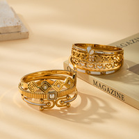 Bracelet élégant et minimaliste pour femme en acier inoxydable plaqué or 18 carats, avec perle et zircone en forme de cœur géométrique, idéal pour les soirées