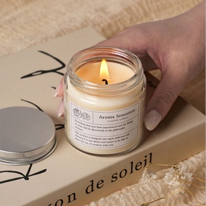 Bougie élégante en verre transparent avec étiquette blanche, en cire de soja, couvercle argenté, parfum longue durée, idéale pour les coffrets cadeaux de fêtes - Product Image 3