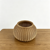 Panier de rangement pratique en plastique PP tressé imitation rotin, écologique, fait main, multi-usages pour salon, cuisine, chambre, coiffeuse