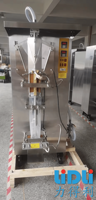 Machine de remplissage de sachets de jus 250ml Petit sac dans une boîte en plastique Eau Jus de lait Machine de remplissage automatique
