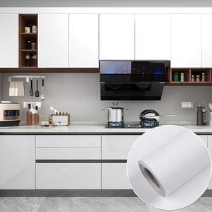 Film PVC auto-<span class=keywords><strong>adhésif</strong></span> décoratif moderne brillant et laqué pour meubles, idéal pour les portes d'armoires et <span class=keywords><strong>de</strong></span> placards <span class=keywords><strong>de</strong></span> <span class=keywords><strong>cuisine</strong></span> - Product Image 2