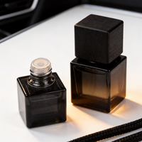 SOCELI Désodorisant de voiture de luxe personnalisé 10ml, flacon en verre liquide suspendu avec bouchon en bois, logo personnalisé pour les acheteurs en gros