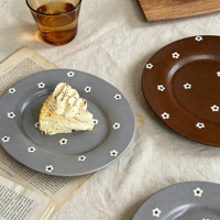 Assiette ovale en céramique vintage, marron gris mat, peinte à la main avec des fleurs blanches, pour le petit-déjeuner, les desserts, les gâteaux