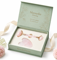 Boîte cadeau magnétique de luxe sur mesure en carton gris avec nom de marque estampé à chaud, motif floral et insert en mousse pour coffret de soins de la peau