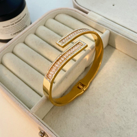 Bracelet d'ouverture diamant carré rétro de style britannique joyas de acero inoxydable al por mayor Bracelet polyvalent en acier au titane