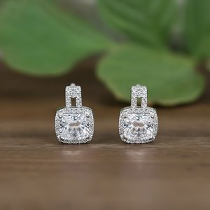 Orecchini a perno alla moda con base in rame placcato oro bianco, cristallo taglio quadrato e accenti di diamanti E1278 - Product Image 2