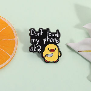 Non toccare la mia roba spilla con spilla a forma di oca arrabbiata con animali - Product Image 2