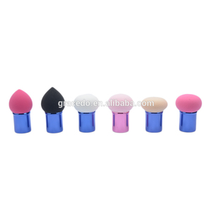 2018 Mignon <span class=keywords><strong>Champignon</strong></span> <span class=keywords><strong>Forme</strong></span> Bouffée éponge avec poignée De Couleur personnalisée - Product Image 1