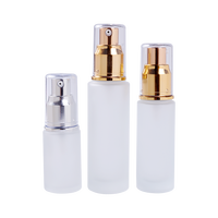 20ml 30ml 50ml Mattglas-Flaschen für Hautpflege-Serum Leere Zylinder Individuelle Farbe Gold/Silber Pumpzerstäuber ISO9001-Zertifiziert