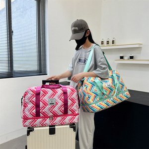 Sac de voyage compact et robuste à grande capacité pour vêtements de sport, avec logo personnalisé, 4 couleurs, idéal pour le transport à main - Product Image 2