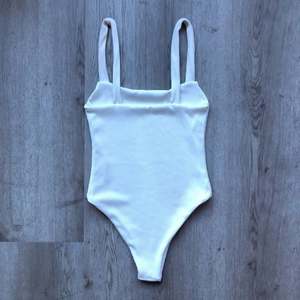 Traje de baño modesto personalizado en 3D, de una pieza, con cuello halter, ribete festoneado, cobertura completa, espalda recortada, ropa de playa para mujer - Product Image 6