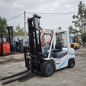 Chariots élévateurs d'occasion en gros TCM Diesel 3 tonnes Livraison rapide Matériel de terrassement Engins de construction d'occasion - Product Image 3