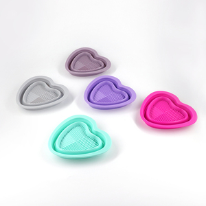 Bol de nettoyage pliable en silicone en forme de cœur pour pinceaux de maquillage, sans BPA, tapis de lavage humide, outil de beauté cosmétique, soins personnels - Product Image 2