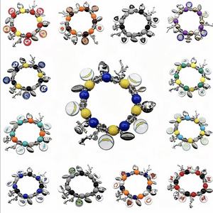 Breloque élastique en alliage de zinc plaqué or 14 carats avec perles d'imitation, thème équipe de football néo-gothique, cadeau pour fan, accessoire de fête unisexe - Product Image 1