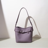 Sac seau en cuir PU pour femme, grain litchi, avec boucle de ceinture, quincaillerie argentée, grande capacité, sac à bandoulière, logo personnalisé, vente en gros