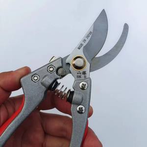 Sécateur de taille Shanteng V9 à lame en acier carbone, manche rouge, fabriqué au Japon, pour la taille des arbres fruitiers et du jardin - Product Image 1