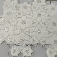 Carrelage mural et de sol en marbre blanc de Carrare italien, motif mosaïque feuille et fleur, design moderne, pour villa, marbre blanc de Thassos grec