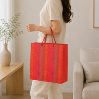 Sac cadeau de luxe en papier bordeaux avec motif ondulé doré et poignée en corde de chanvre pour mariage et emballage de bijoux