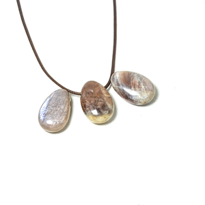 دلاية من حجر القمر باللون الأزرق الطبيعي 30 ، على شكل قطرة ماء مع ثقب أفقي 3 ، سطح ناعم مصقول لصنع المجوهرات بنفسك - Product Image 2