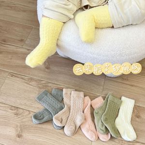 Recién llegado de invierno, a media pantorrilla <span class=keywords><strong>calcetines</strong></span> gruesos <span class=keywords><strong>para</strong></span> bebés y cálidos, <span class=keywords><strong>calcetines</strong></span> <span class=keywords><strong>para</strong></span> niños de Color sólido de punto con cable, <span class=keywords><strong>calcetines</strong></span> <span class=keywords><strong>para</strong></span> <span class=keywords><strong>dormir</strong></span> en casa - Product Image 2