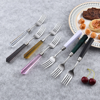 Ensemble de couverts en acier inoxydable 304 de haute qualité avec manche en plastique arylique de couleur claire ou unie couteau de table fourchette et cuillère