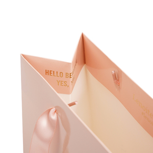 Özel lüks altın folyo Logo alışveriş çantaları çevre dostu mat Finish kozmetik ve giysiler ambalaj için kişiselleştirilmiş - Product Image 3