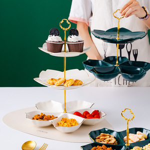 Yeni koleksiyon <span class=keywords><strong>2</strong></span> veya <span class=keywords><strong>3</strong></span> katlı seramik tatlı standı cupcake standı kek standı set doğum günü düğün ekran ile altın kolu - Product Image 4