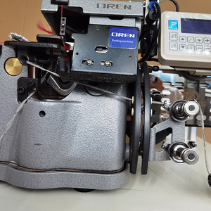 เครื่องเย็บผ้าโอเวอร์ล็อคแบบเข็มเดี่ยว รุ่น RN-2502D ความเร็วสูง สำหรับเย็บขอบพรมปูพื้นรถยนต์ วัสดุหนา  ระบบคอมพิวเตอร์ควบคุมการเย็บแบบเดินเท้า - Product Image 4