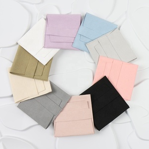 Pochette de rangement pour bijoux en microfibre 8x8cm, petite enveloppe pour colliers, bracelets, bagues, boucles d'oreilles, pendentifs et accessoires - Product Image 1