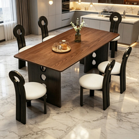 Ensemble table et chaises de salle à manger en bois massif de style rétro français, design moderne durable et écologique pour les petits appartements et les foyers