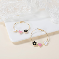 Anting Hoop Hati Bunga Warna-warni Lucu Grosir untuk Wanita, Motif Tiga Lapis Warna Emas, Aksen Putih Pink Hitam, Perhiasan Fashion