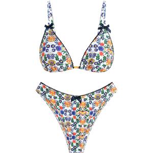 Conjunto de Bikini de 2 Piezas con Estampado Floral para Mujer, Escote Pronunciado con Logotipo en la Parte Delantera, Braguita Brasileña, Spandex, Poliéster Elástico, Corte Regular - Product Image 1