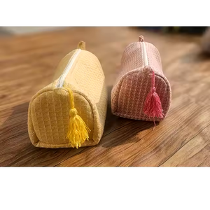 Sac cosmétique matelassé en coton gaufré de grande capacité Fermeture à glissière à plusieurs compartiments Style de mode imprimé solide pour une utilisation en extérieur - Product Image 1