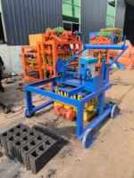 Machine manuelle compacte pour la fabrication de blocs de béton, mobile, à ponte, pour blocs creux emboîtables, haute efficacité