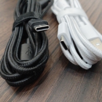 Câble de charge et de données USB Type-C détachable, longueur 1,5 m, noir et blanc, à seulement 0,1 USD/l'unité