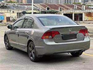Voiture d'occasion <span class=keywords><strong>Honda</strong></span> <span class=keywords><strong>Civic</strong></span> <span class=keywords><strong>2006</strong></span> 1.8L Automatique Édition Deluxe Volant à Gauche Kilométrage 56000 Miles Essence Premium Berline Sièges en Cuir - Product Image 5