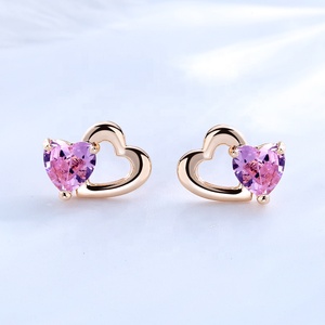 Célèbre <span class=keywords><strong>or</strong></span> laminé 18 carats vente en gros de bijoux <span class=keywords><strong>Piercing</strong></span> en forme de coeur Huggies boucles d'oreilles zircon cubique pour les femmes - Product Image 4
