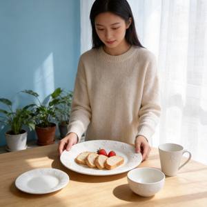 Service de table en céramique blanche Harvit, 16 pièces, en grès, design contemporain en relief, assiettes et tasses pour fêtes, vente en gros - Product Image 4