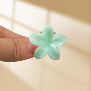 Pinza de Pelo Pequeña con Diseño Dulce de Flor Hawaiana de Mármol de 3cm, Accesorios para el Cabello de Niñas, Flor de Huevo Rosa Bauhinia, Pinza de Pelo Pequeña para Mujer - Product Image 6