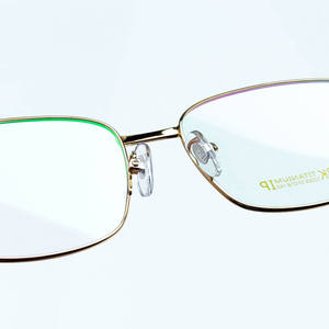 男性用ビジネス非磁性チタンフルフレームメガネ卸売メーカーの厚い金金属近視眼鏡フレーム - Product Image 4