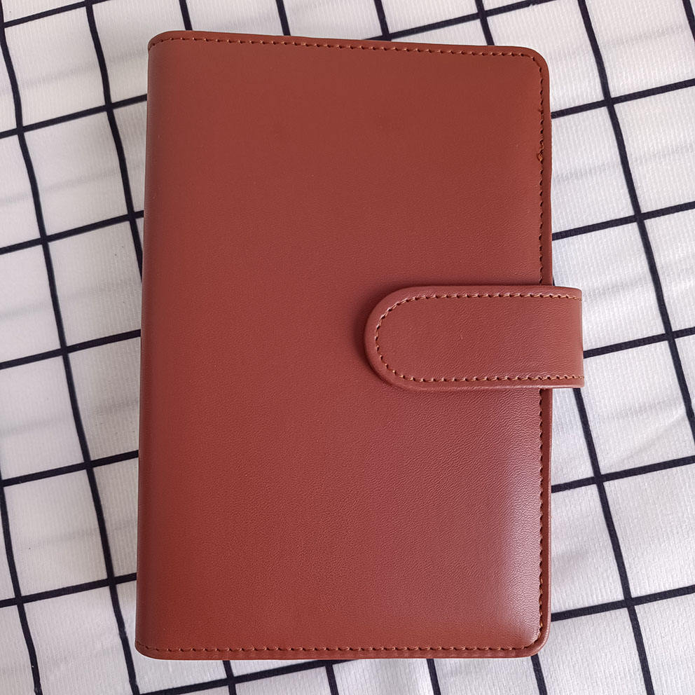 Cubierta marrón de la carpeta del presupuesto